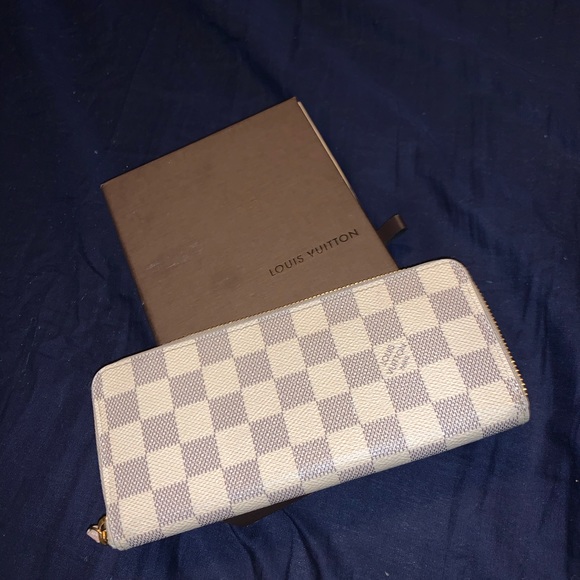 LV wallet - Picture 1 of 1